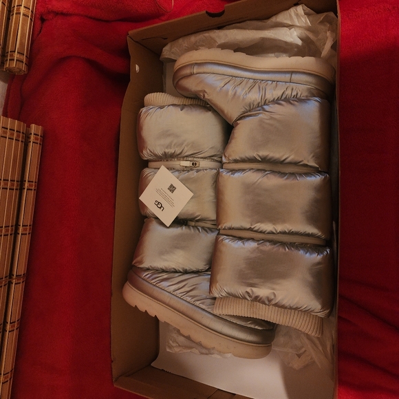 UGG - WOMAN CLASSIC MAXI ULTRA TALL BOOTS - Picture 1 of 11